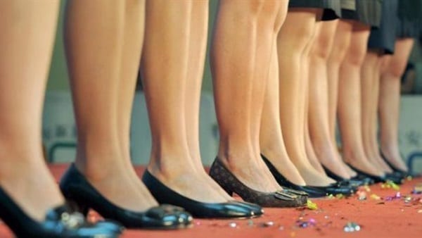 شاهد.. قرار جديد بشأن صاحب مسابقة “أجمل سيقان” في الكويت يثير غضب النشطاء 1