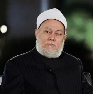 “يصوم رمضان ثم يحشش بعد الافطار فهل يبطل صيامه؟”.. شاهد رد علي جمعة!