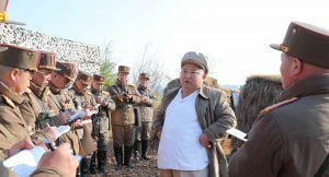 زعيم كوريا الشمالية ماذا يفعل دون ملابس (صورة)