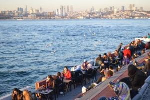 الشرطة باسطنبول تستخدم طريقة مريحة لمراقبة السواحل والميادين العامة