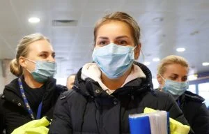 بالفيديو.. مدرسات الموضة التركية يصنعن كمامات طبية