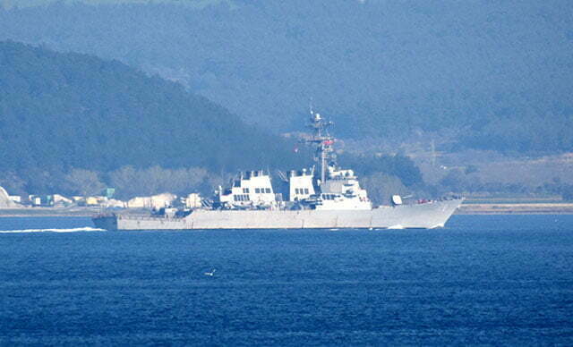 مدمرة امريكية تعبر مضيق الدردنيل صباح اليوم 17