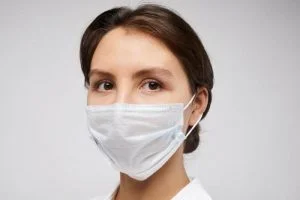 كيفية صناعة كمامة في المنزل وفقًا لمراكز السيطرة على الأمراض
