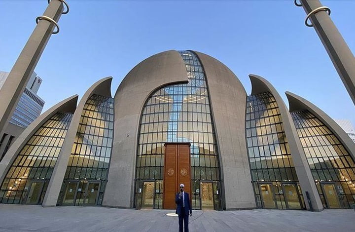 الأذان لأول مرة بكولونيا الألمانية لتخفيف فوبيا كورونا (شاهد) 6