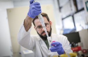 الحقنة اللاصقة.. أمل جديد بتطوير لقاح ضد فيروس كورونا
