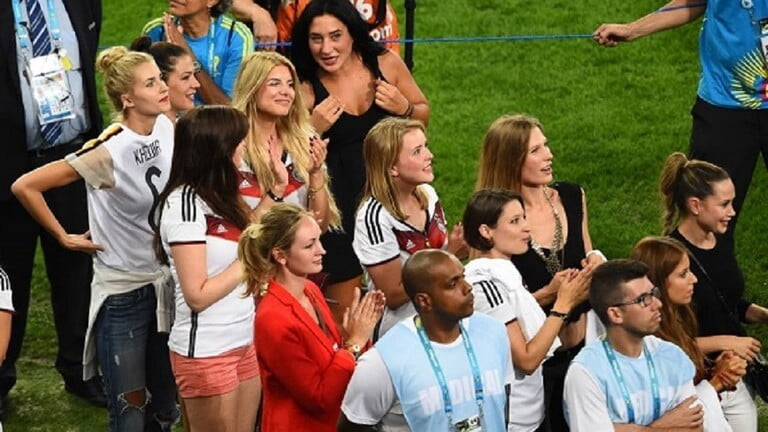 ألمانيا.. الطلب من اللاعبين التخلي عن التقبيل والعلاقات الحميمة لاستئناف الموسم 1