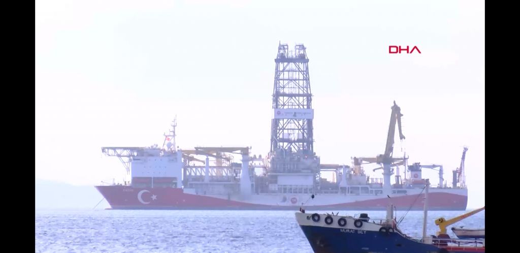 تركيا تضم أول سفينة حفر محلية للتنقيب في البحر الاسود 1