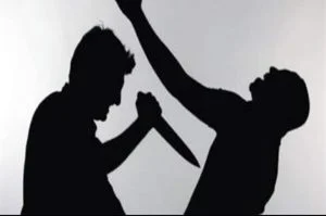 الكويت.. يسدد طعنات قاتلة لوالده في الصدر والسبب لا يصدق