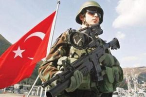 الجيش التركي يرسل أسلحة حربية إلى إدلب  
