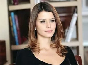 بيرين سات بلقطة عفوية مع زوجها.. وقميصها حديث المتابعين