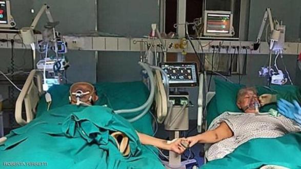 الحب في الرعاية المركزة.. صورة ملهمة بعد 50 عاماً 1