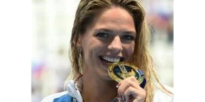 شاهد.. الروسية يفيموفا “تسبح في الهواء” (فيديو)