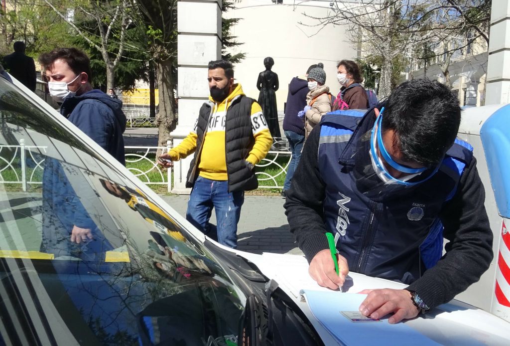 تغريم شخصين لتسويقهما الأقنعة الواقية في سوق بإسطنبول 29