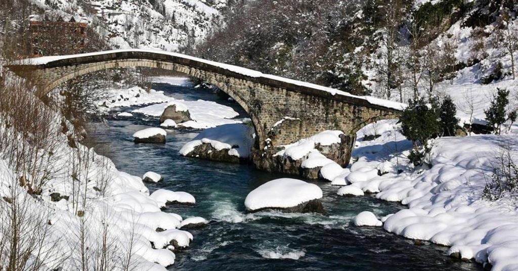 الثلوج تفاجئ هذه المدينة في شهر أبريل (شاهد) 15