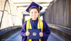 أصغر خريج جامعي يحوز على 4 شهادات!