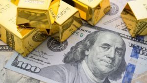 خبير: الدولار على وشك الانهيار والعالم سيعود إلى معيار الذهب