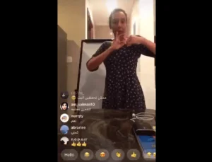 أعطتهم نصيحة حول ارتداء الملابس الداخلية.. شاهد ماذا فعلت هذه المعلمة الكويتية “الجريئة” خلال المحاضرة!