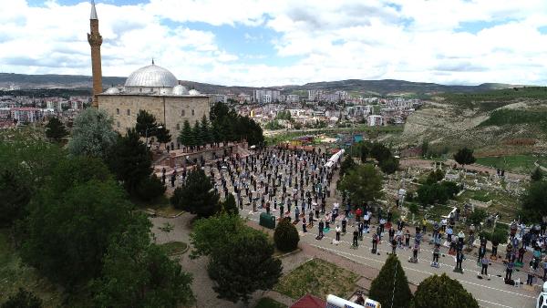 هكذا كانت صلاة الجمعة الاولى في تركيا بعد 74 يوما (شاهد) 3