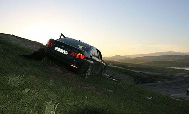 حادث مروع شرقي تركيا.. سيارة تدحرجت عن منحدر ومات من فيها (شاهد) 1