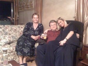 صور شقيقة كيفانش تاتليتوغ ووالدته تبهر المتابعين بسبب "الشبه والجمال" 8 صور شقيقة كيفانش تاتليتوغ ووالدته تبهر المتابعين بسبب "الشبه والجمال" 7