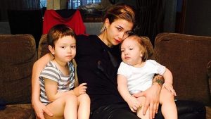 صور شقيقة كيفانش تاتليتوغ ووالدته تبهر المتابعين بسبب "الشبه والجمال" 4 صور شقيقة كيفانش تاتليتوغ ووالدته تبهر المتابعين بسبب "الشبه والجمال" 3