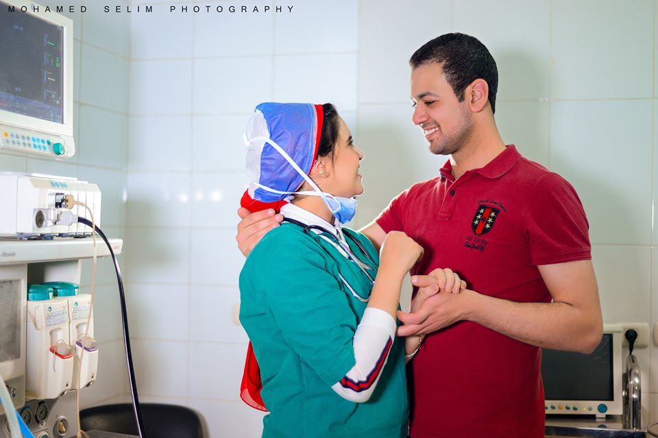 مصر.. خطوبة طبيبين في غرفة العناية المركزة في زمن كورونا (صور) 3