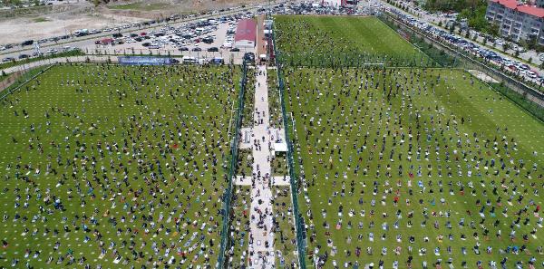 هكذا كانت صلاة الجمعة الاولى في تركيا بعد 74 يوما (شاهد) 1