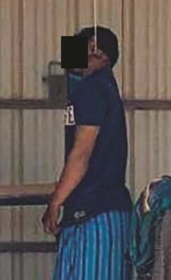 “شاهد” كيف شنق شابان نفسيهما في الكويت ونجا الثالث في اللحظة الأخيرة! 2 “شاهد” كيف شنق شابان نفسيهما في الكويت ونجا الثالث في اللحظة الأخيرة! 1