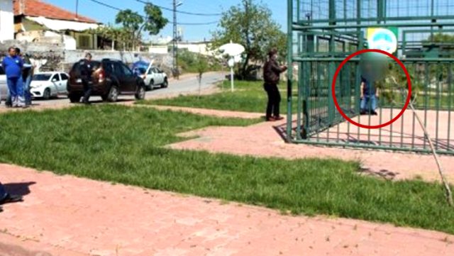 جريمة قتل ام انتحار.. العثور على رجل مشنوق داخل قفص في قيصري (ِشاهد) 2 جريمة قتل ام انتحار.. العثور على رجل مشنوق داخل قفص في قيصري (ِشاهد) 1