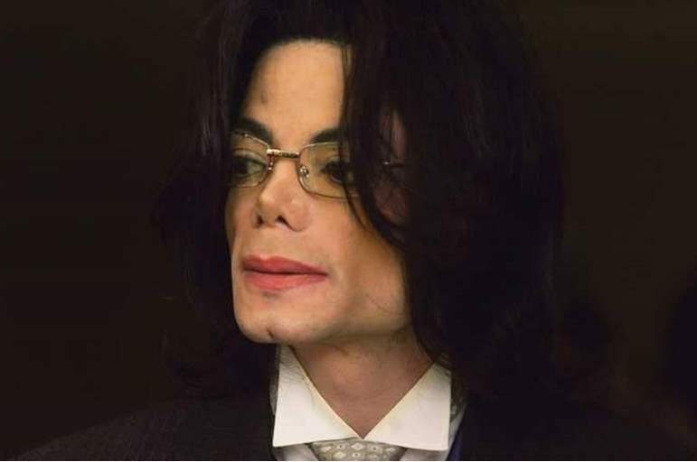 ابنة مايكل جاكسون رفقة صديقتها في إطلالة صادمة 1