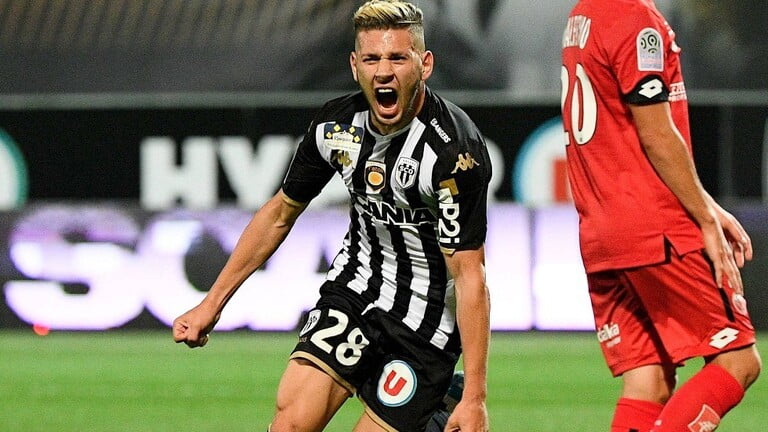 لاعب جزائري يعتذر بعد إلقاء القبض عليه في فرنسا بسبب "فعل لا أخلاقي" 1