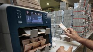 تركيا تفرض حظر معاملات على 3 بنوك أجنبية