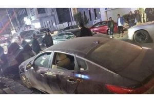 العثور على مخدرات داخل سيارة فنان عربي شهير والشرطة توقفه