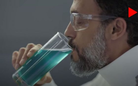 "النهاية" يحدث عاصفة على تويتر بمشهد "العصير" (فيديو) 11