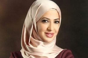 قناة “الحرة” تمنع إعلامية مسلمة من العمل كمذيعة لكونها “محجبة”