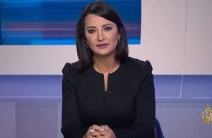 خطأ طريف من غادة عويس يحوّل حفتر مراسلا للجزيرة (شاهد)