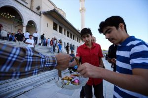 تركيا.. دعوة لجعل عيد الفطر “رقميا” وتحذير عاجل من الصحة