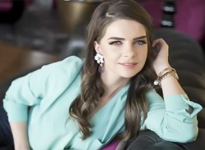 هذه الطفلة التي أصبحت نجمة تركية شهيرة.. خمنوا من هي؟ 1