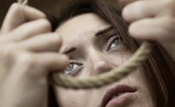 سيدة تقتل جميع افراد عائلتها بعد رفضهم الزواج بحبيبها