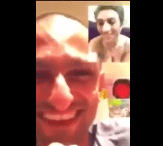 أظهرت مفاتنها له وأثارت غضب السعوديين.. شاهد فضيحة المصري وائل غنيم مع فتاة سعودية خلال بث مباشر! 1