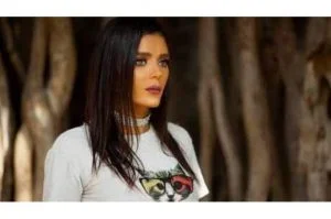 هبة السيسي تشعل السوشيال ميديا بالـ”كاش مايوه”