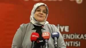  العمل التركية تمدد قرار منع تسريح الموظفين