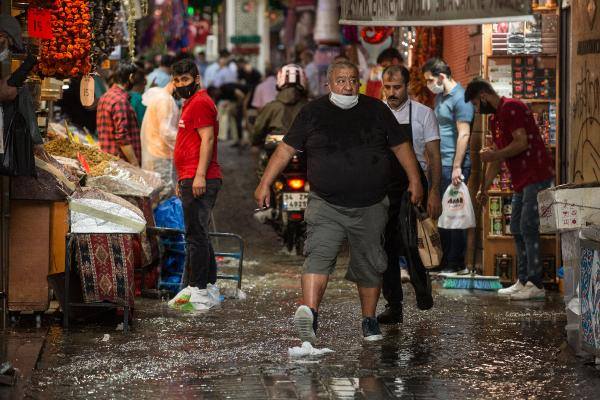 مدينة إسطنبول تغرق بالأمطار منذ ساعات الصباح (شاهد) 3