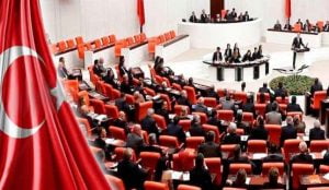 رسميا.. البرلمان التركي يجرد ثلاثة نواب معارضين من حصانتهم وتوتر داخل الجلسة