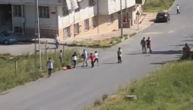 اسطنبول.. رجل يقتل زوجته أمام مرأى الناس (شاهد) 3