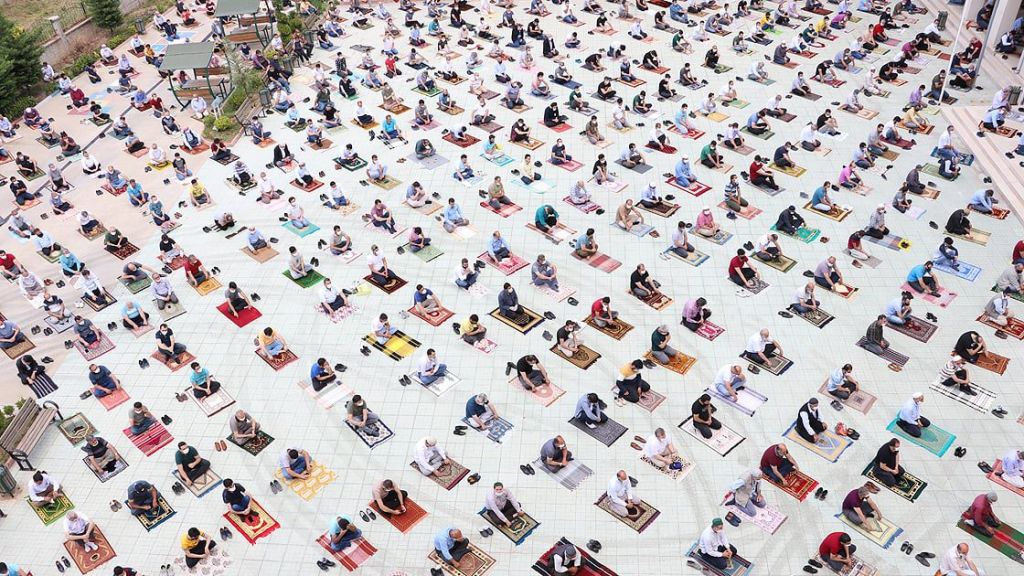 هكذا بدت صلاة الجمعة الثانية في تركيا بعد انقطاع طويل (شاهد) 2