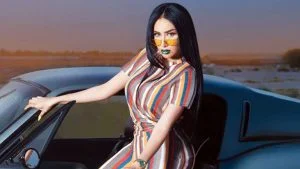 بعد نشرها صورة فاضحة.. نجمة خليجية تناشد: “احذفوها واستروني”! (صور)