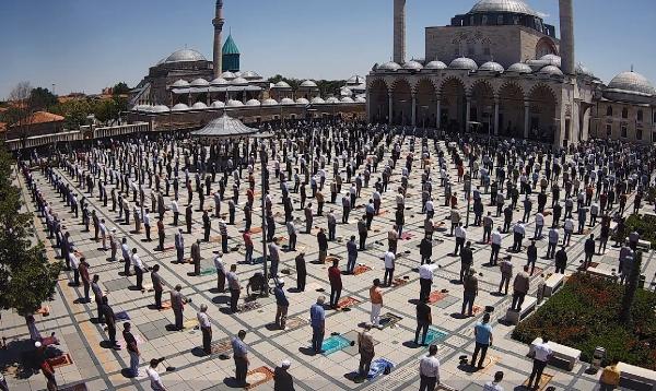 هكذا بدت صلاة الجمعة الثانية في تركيا بعد انقطاع طويل (شاهد) 10