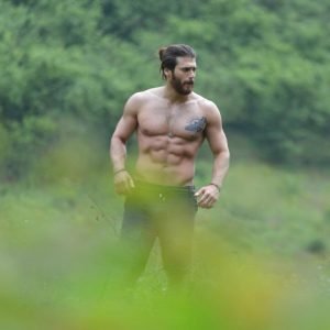 صور جان يامان العارية تفتح عليه النار.. وجمهور ديميت أوزدمير يسخرون منه 3