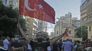 فيديو.. وقفة احتجاجية ببيروت تنديدًا بإساءة إعلامي لتركيا